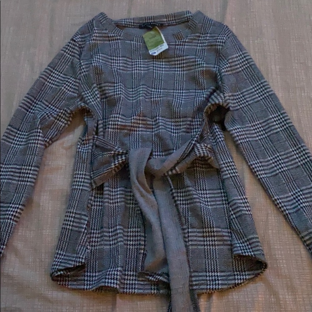 Long sleeve houndstooth top